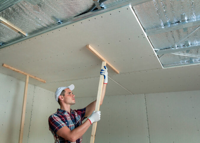 Saiba como realizar a aplicação de gesso em tetos corretamente